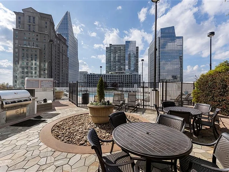 3324 Peachtree Rd NE #915 — Photo 23
