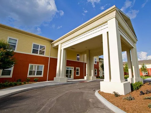 Chatham Pointe — Photo 2