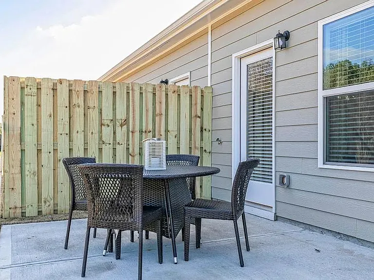 142 Lyons Dr — Photo 7