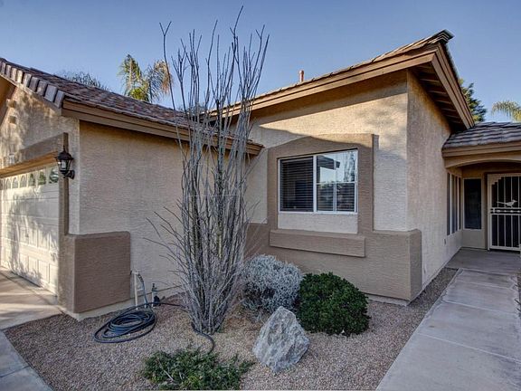 5th image of 708 E Cantebria Dr