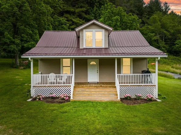 2250 Poplar Camp Rd, Hillsville, VA 24343