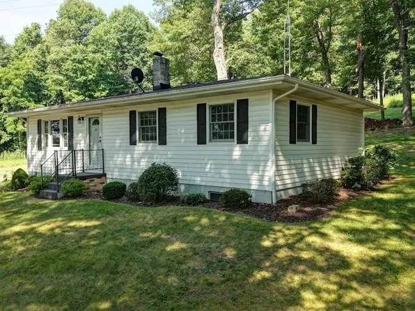 6526 Winfield Strasburg Rd NW, Strasburg, OH 44680
