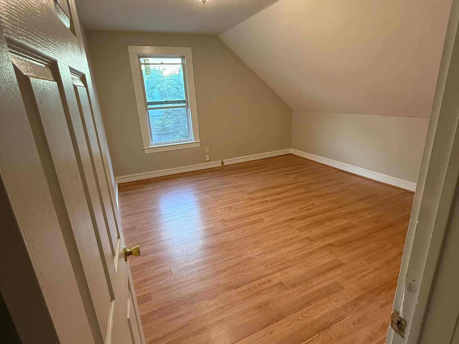 2 bed, 950 sqft, $1,800 — Photo 2