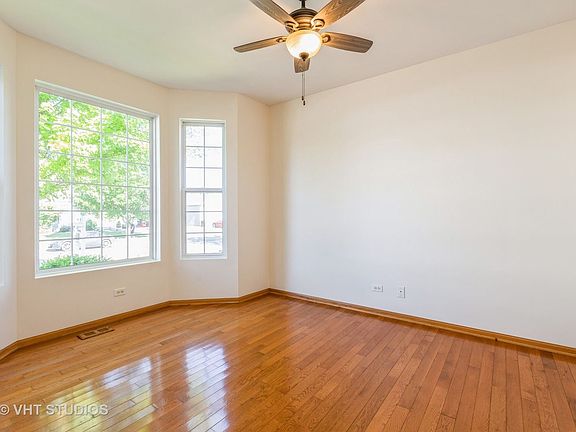3rd image of 1810 Woodside Dr