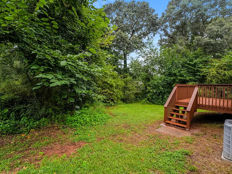 116 Adrian Dr — Photo 15