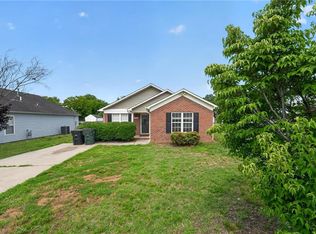 904 Rauhut St, Burlington, NC 27217
