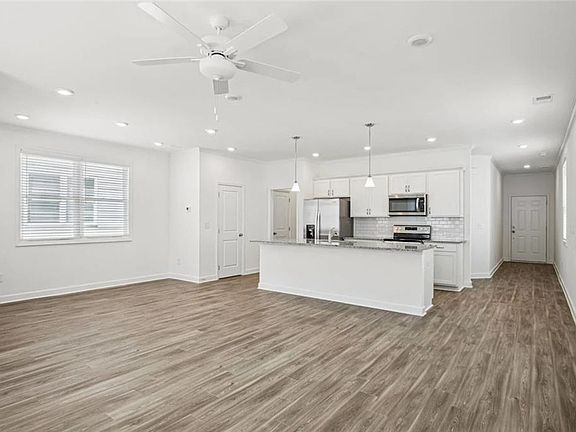 3rd image of 4052 Hillmont Ln