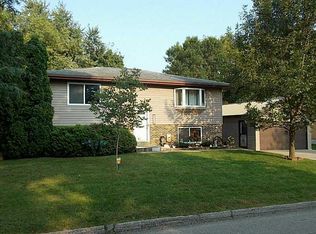 610 Sunrise Ct, Center Point, IA 52213