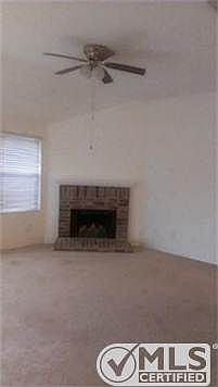 3rd image of 912 Oakcrest Dr