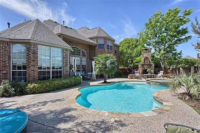 1st image of 8012 Oakcrest Dr