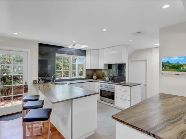 70 E Euclid Street, Valley Stream, NY 11580