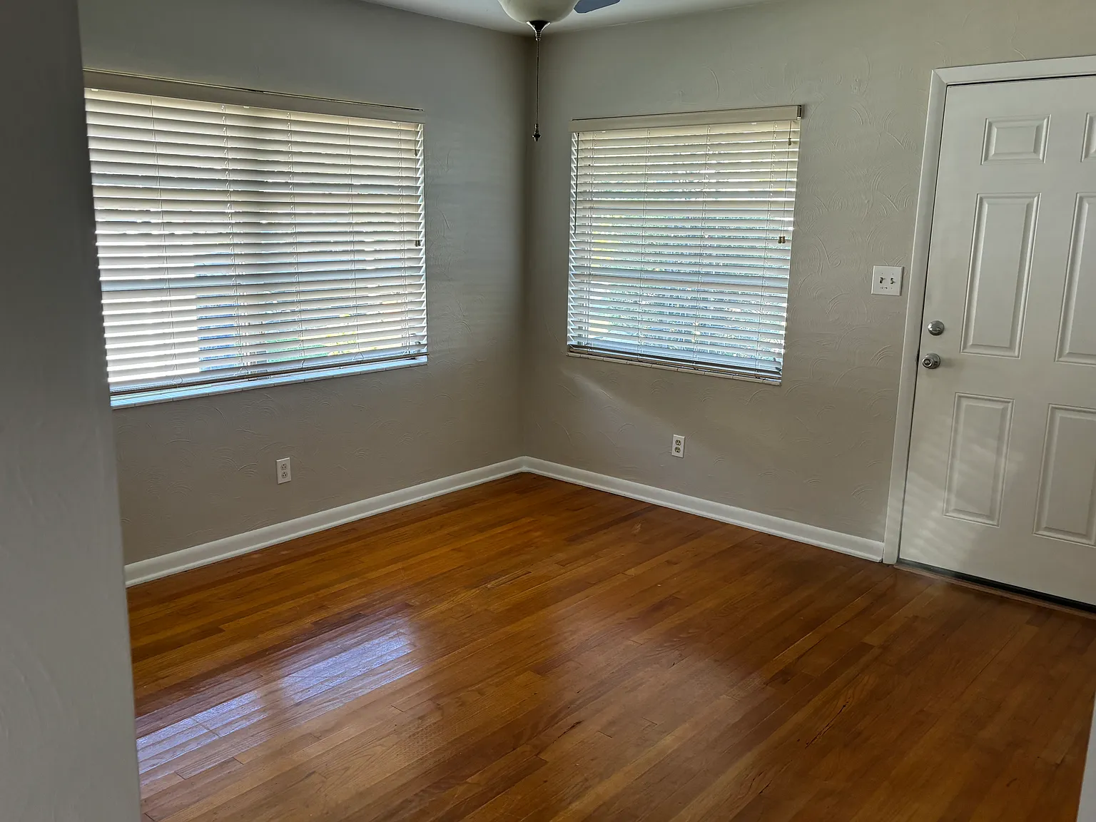 2 bed, 988 sqft, $2,550 — Photo 2