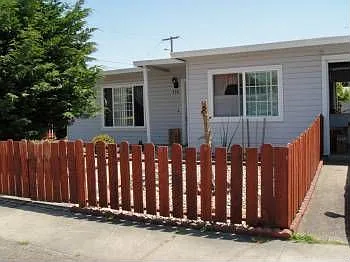 436 Holly Ln photo 1