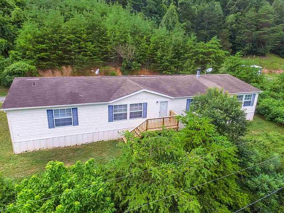 3rd image of 114 Hollow Hill Ln
