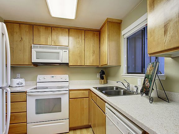 3rd image of 10027 NE 138th Pl #D7