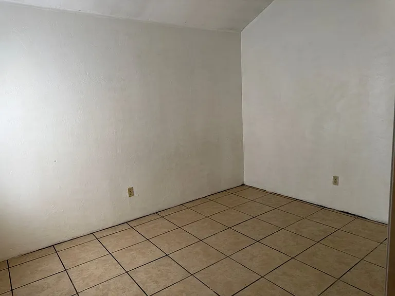 4304 SW 70th Ter #B — Photo 11