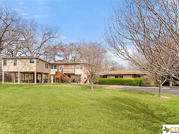 3rd image of 392 Guadalupe River Dr