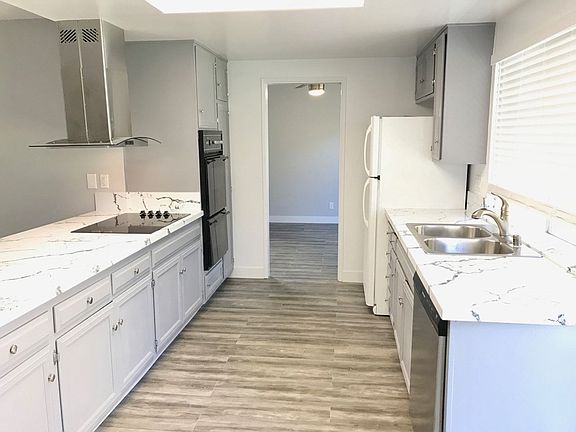 5th image of 5091 Park Rim Dr