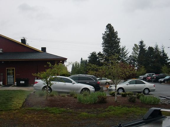 4th image of 813 W Yelm Ave