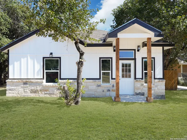 23238 Copper Canyon Dr, Elmendorf, TX 78112