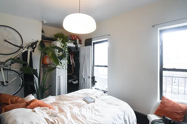 Rented by The Agency | media 21