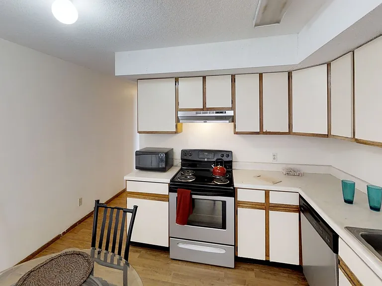 905 W Oregon St — Photo 21