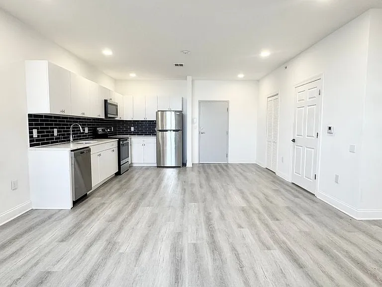 1600 West Hunting Park - Residential — Photo 34