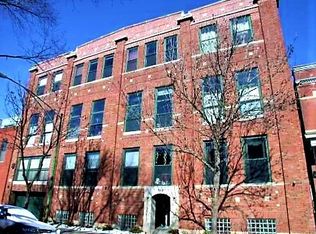 1124 W Newport Ave #2C, Chicago, IL 60657