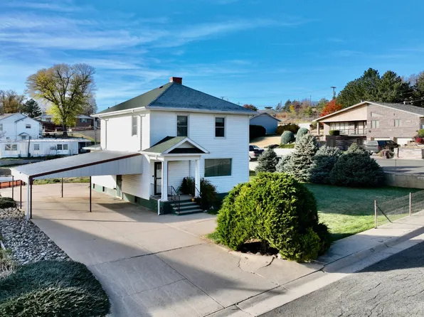 531 8th Ave W, Benkelman, NE 69021