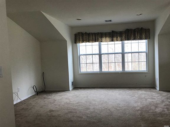 5th image of 77 Cranberry Cir