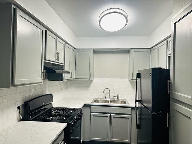 1st image of 5113 N Brookline Ave #9f863ed15