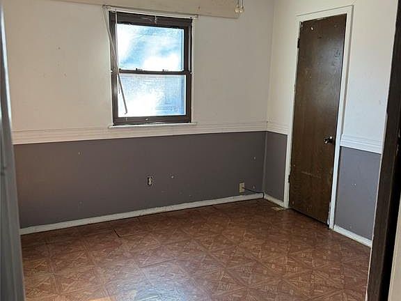 3rd image of 3705 Meadowbrook Dr