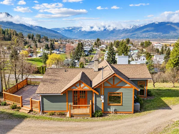 1321 10th Ave NE, Salmon Arm, BC V1E 2V6