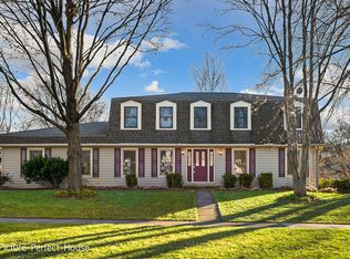 1110 Knoll Dr, Naperville, IL 60565