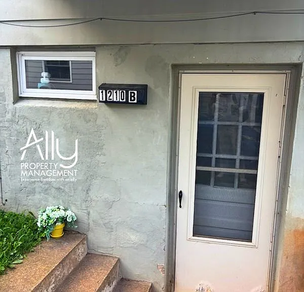 1210 Agnese St — Photo 2