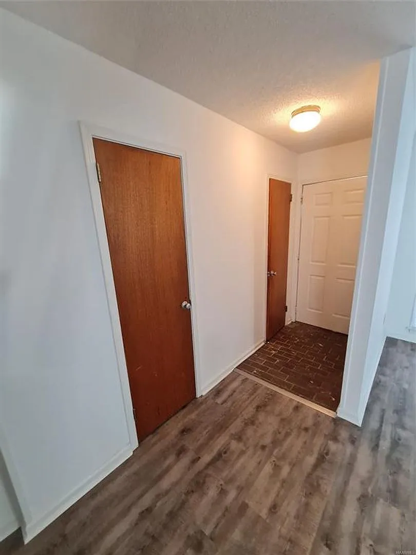 Townhouse off Vaughn Rd — Photo 2