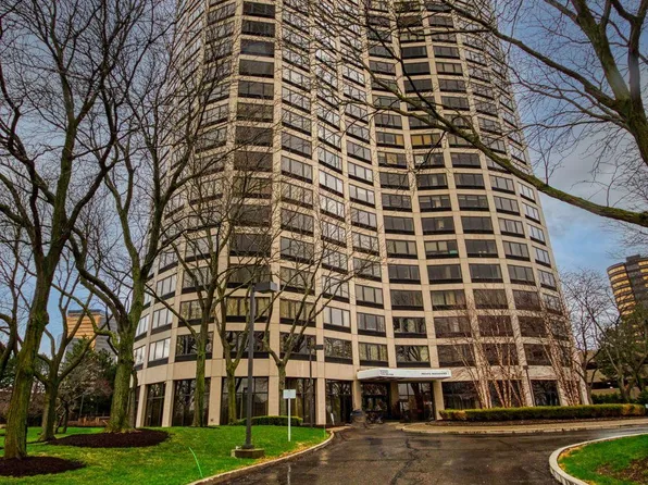 5000 Town Ctr Suite 2205, Southfield, MI 48075