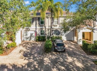 5733 Cove CIR, NAPLES, FL 34119