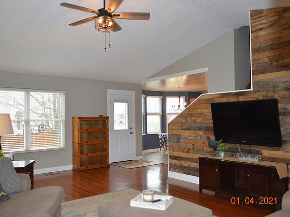 4th image of 150 Lantern Chase Dr
