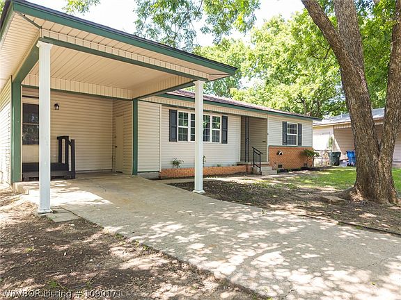 4th image of 6 Raleigh Cir