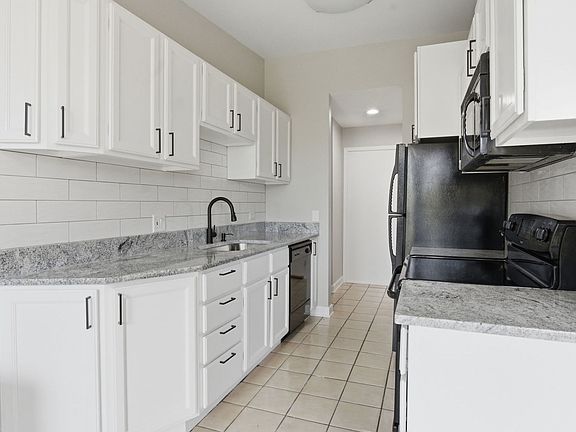 5th image of 5500 Hillcrest Ln APT 4L