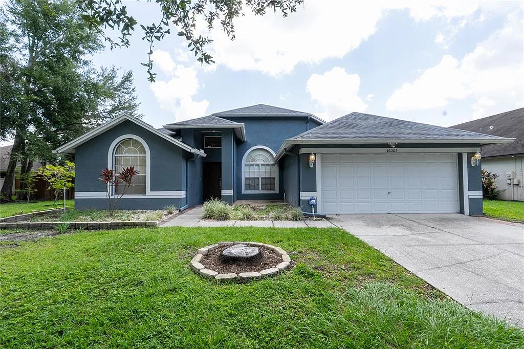 4 bed, 2.5 bath, 2670 sqft, $2,850 — Photo 1