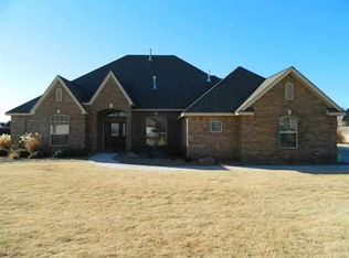 104 Sandy Trail Cir, Lawton, OK 73505