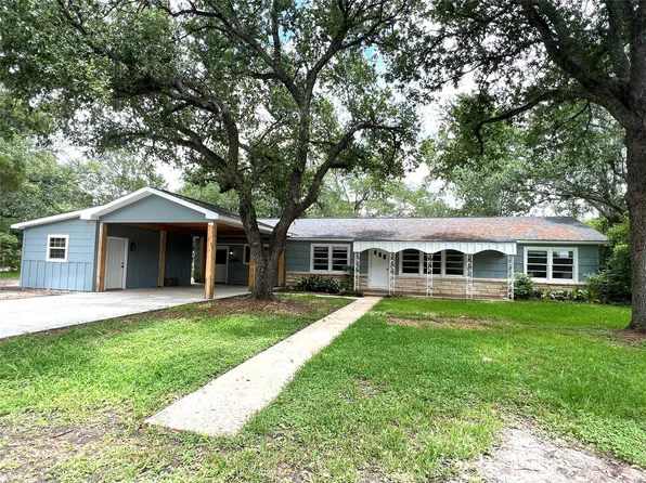 2206 Nancy Lou St, El Campo, TX 77437