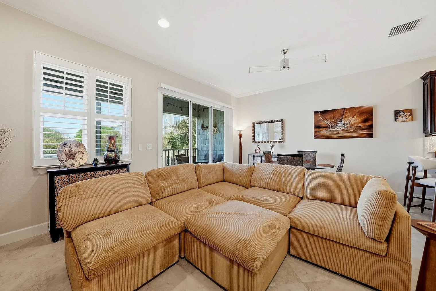 4 bed, 3.0 bath, $5,996 — Photo 2