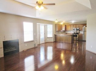 3044 W Darby St, Springfield, MO 65810