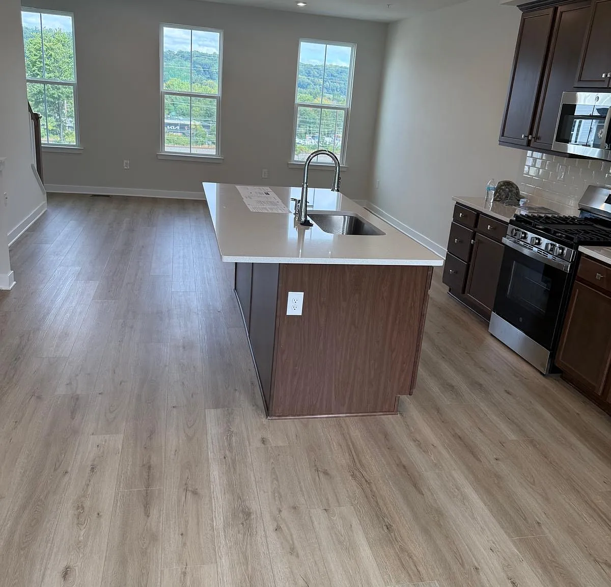 3 bed, 1900 sqft, $2,950 — Photo 3