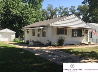 5614 Oak St, Omaha, NE 68106