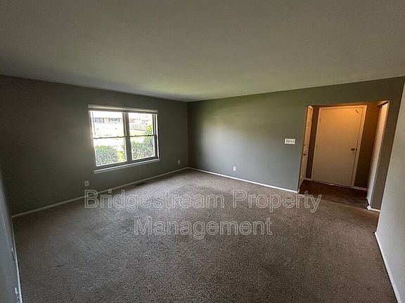 4th image of 1912 High Knoll Dr