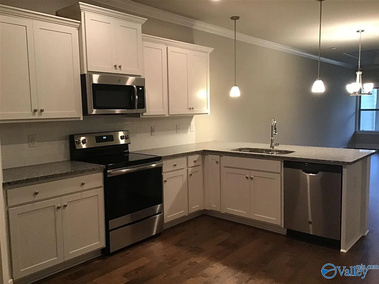 3 bed, 2.0 bath, 1730 sqft, $1,850 — Photo 3